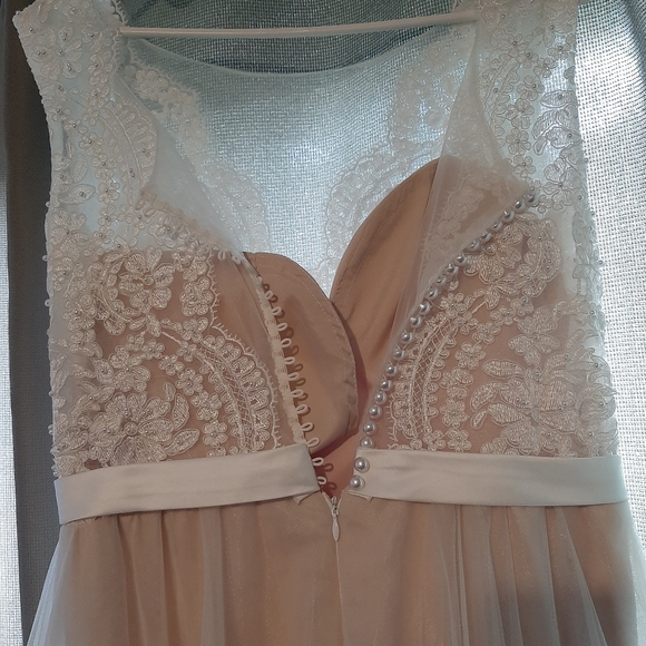 Wedding Dress - Picture 6 of 8